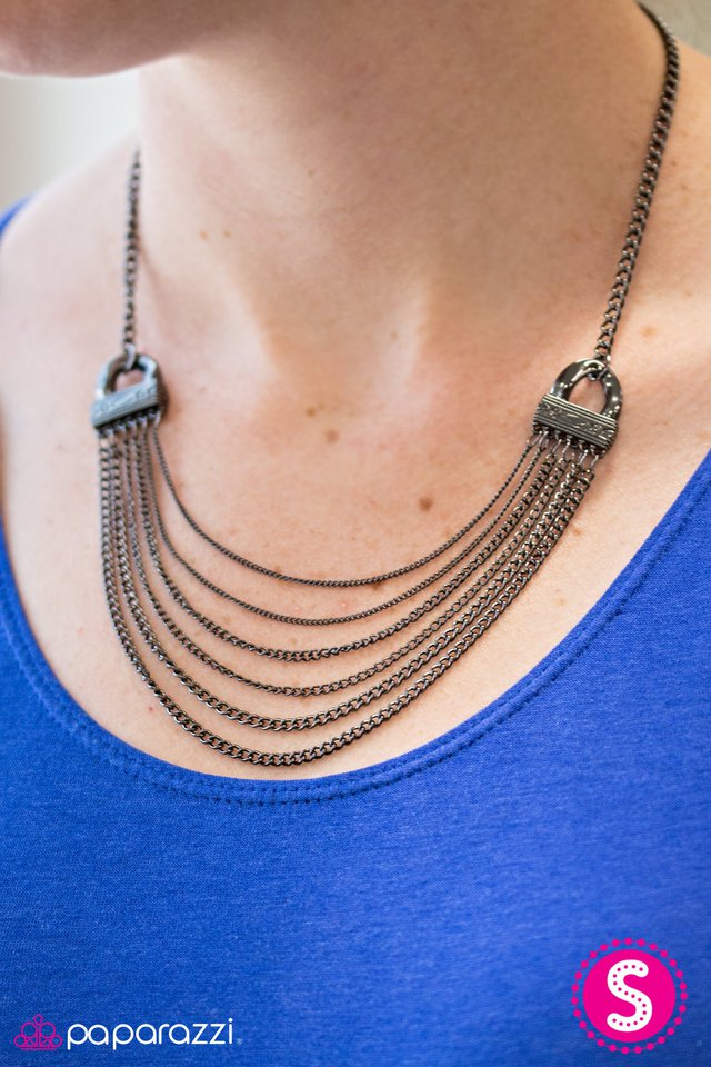 Collar Paparazzi ~ Rise Of Rome - Negro