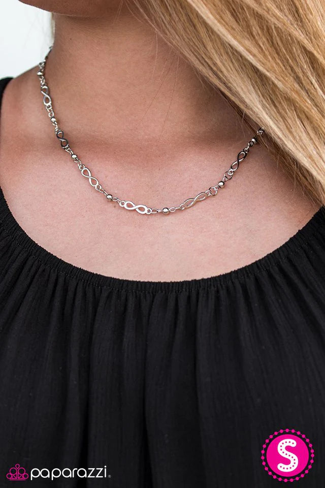 Collar Paparazzi ~ Belleza infinita - Plata