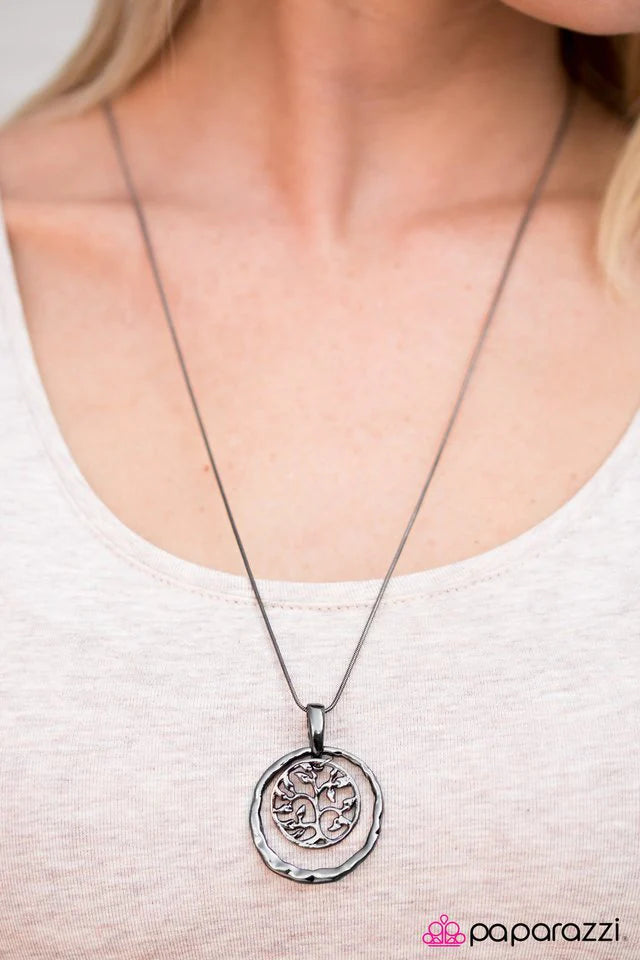 Collar Paparazzi ~ Hazlo como un árbol... - Negro