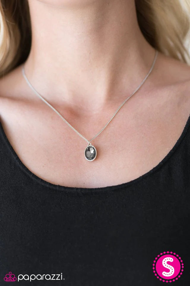 Collar Paparazzi ~ En busca del brillo - Plata