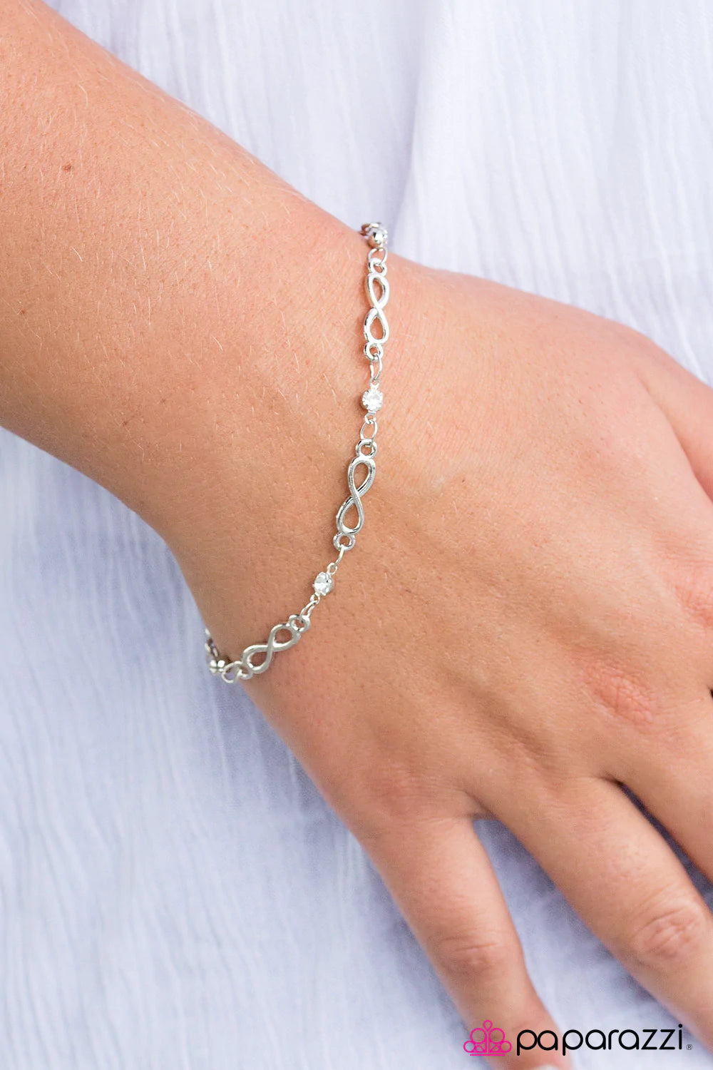 Pulsera Paparazzi ~ Excelencia sin fin - Blanco