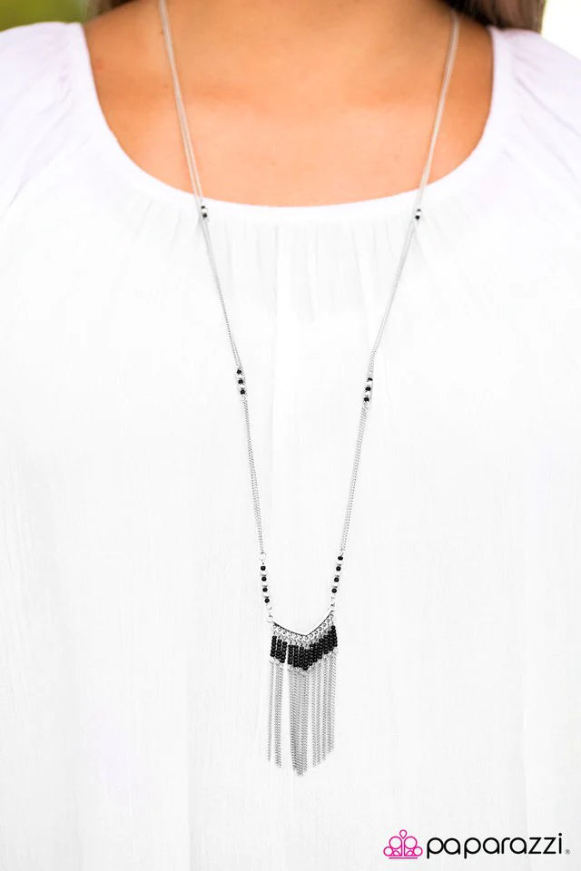 Collar Paparazzi ~ Vientos salvajes - Negro