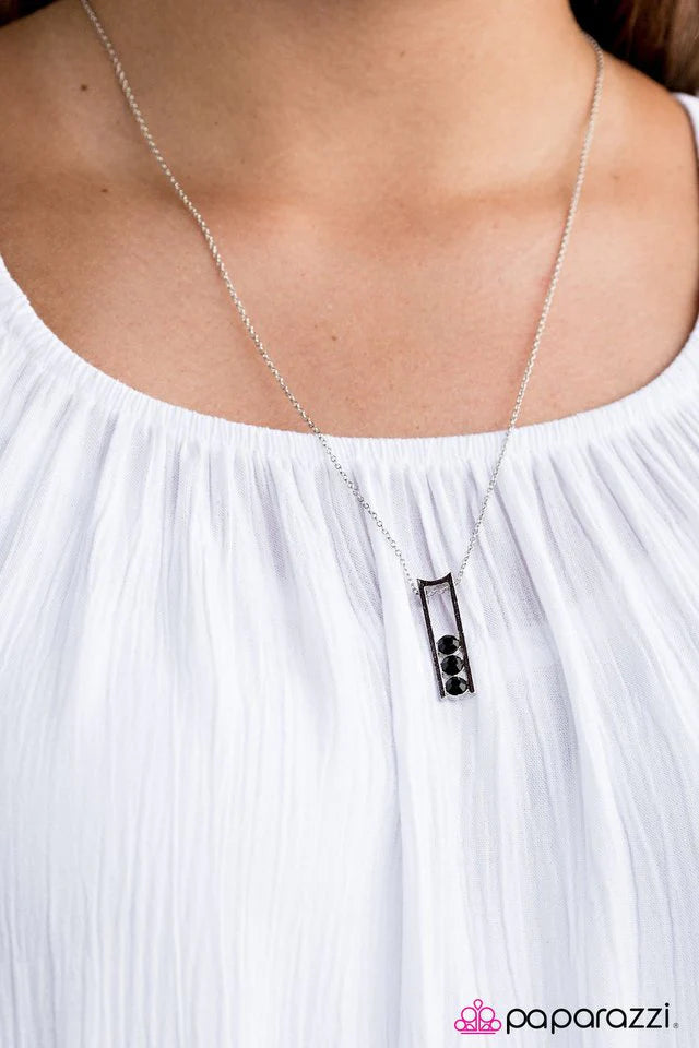 Collar Paparazzi ~ Aprovecha el brillo - Negro