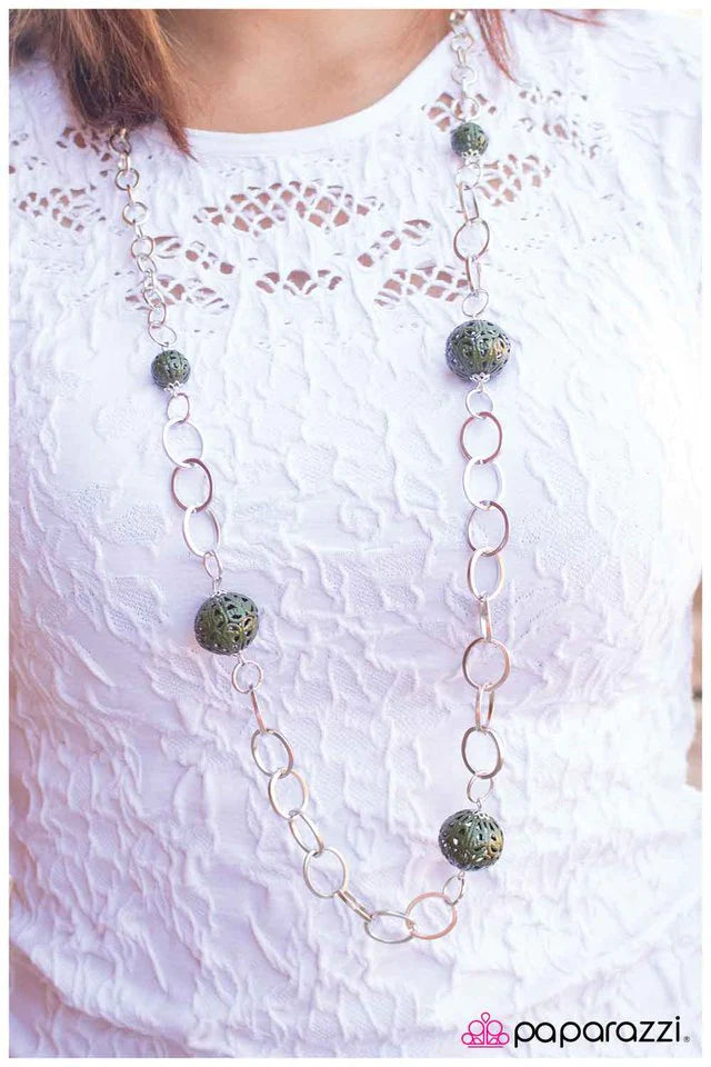 Collar Paparazzi ~ Las chicas solo quieren divertirse - Verde