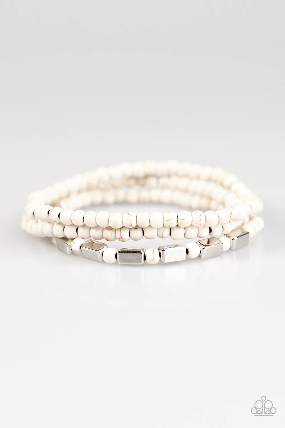 Pulsera Paparazzi ~ Vivir de la tierra - Blanco