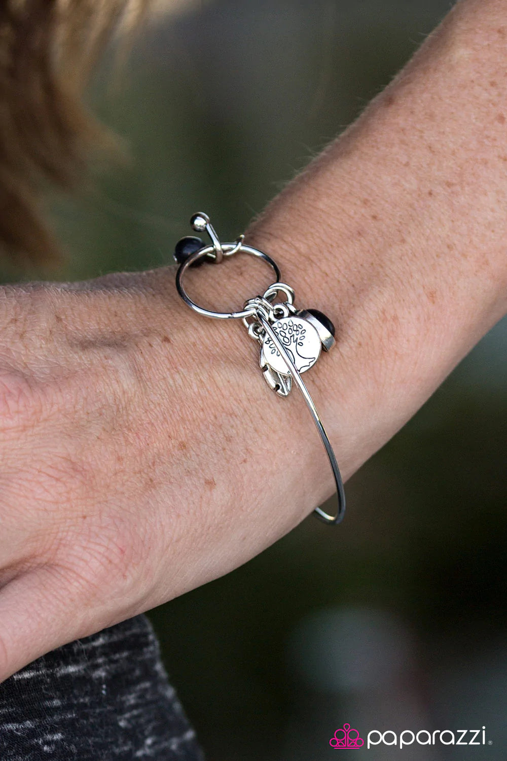 Paparazzi Bracelet ~ What On Earth? - Black