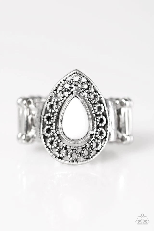 Anillo Paparazzi ~ HUE Me In - Blanco