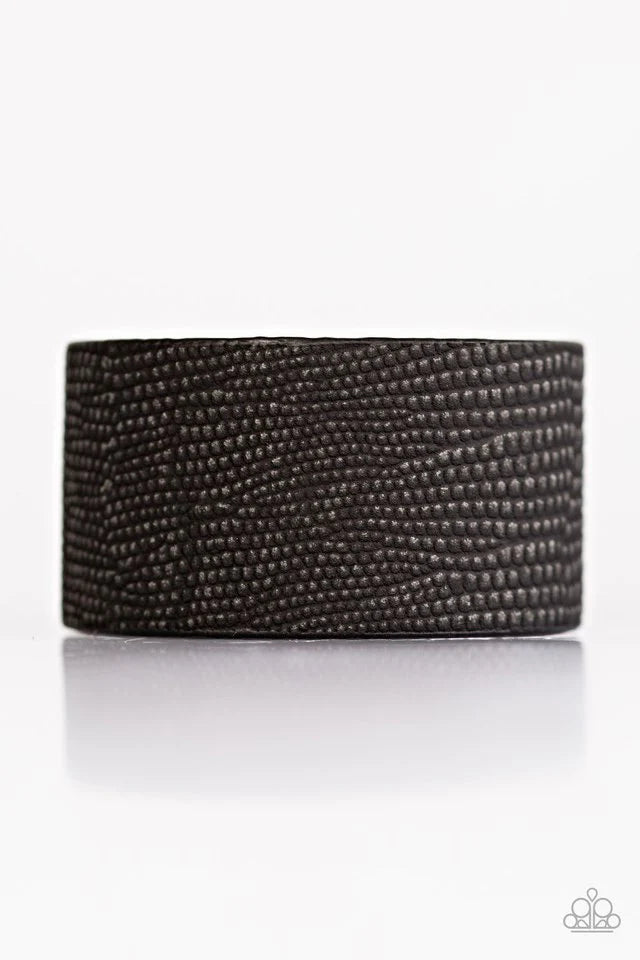 Pulsera Paparazzi ~ Sobre tu comportamiento BESTIA - Negro