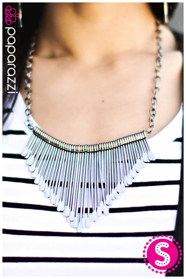 Collar Paparazzi ~ Brillantemente atrincherado - Negro