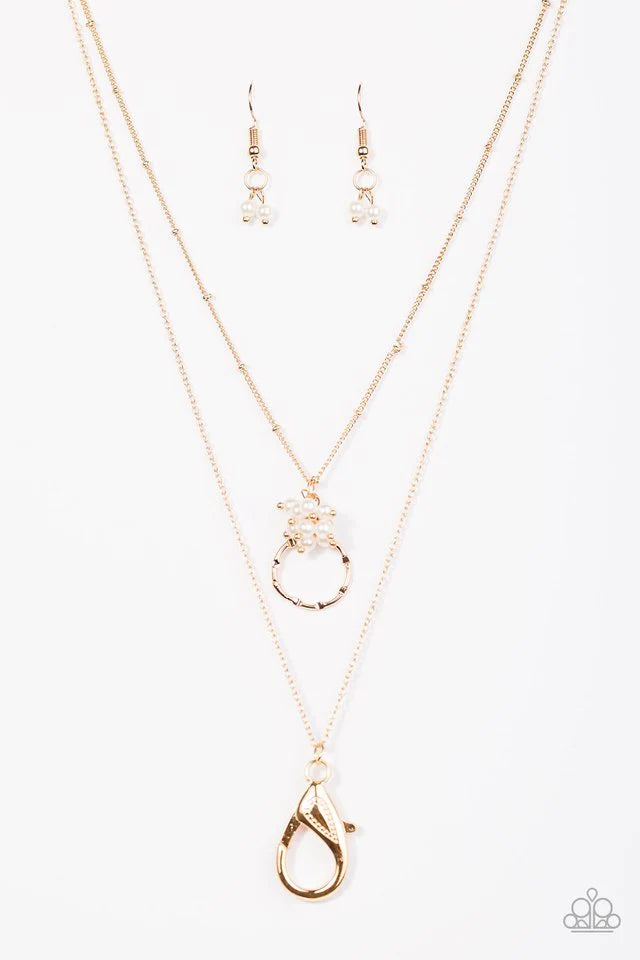 Collar Paparazzi ~ Chic On Fleek - Dorado