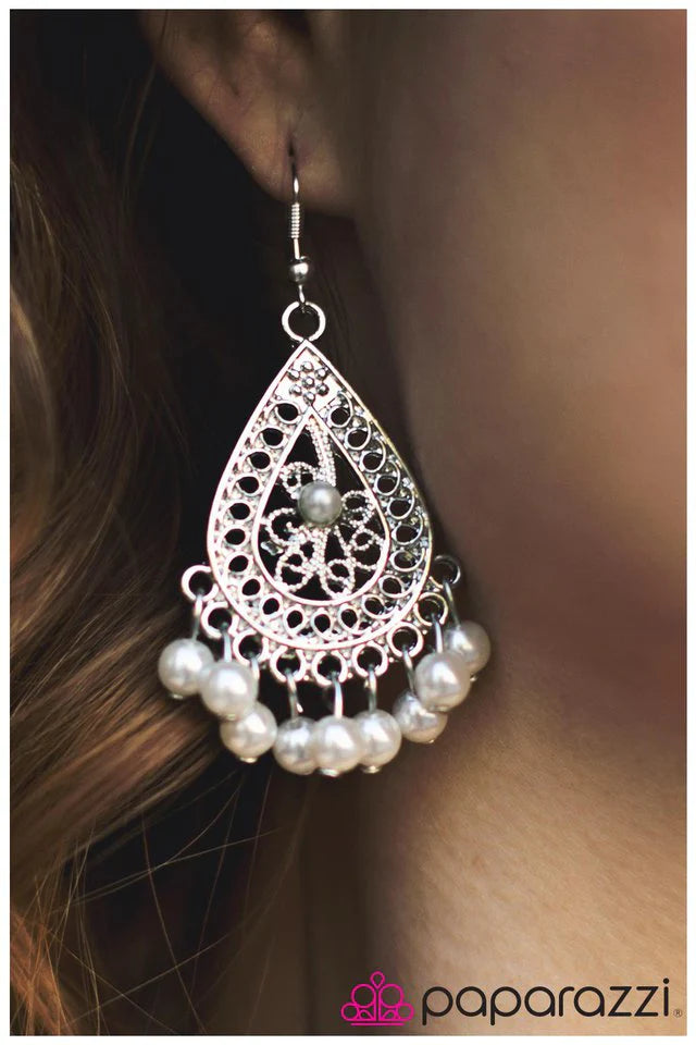 Paparazzi Earring ~ Drops of Inspiration - White
