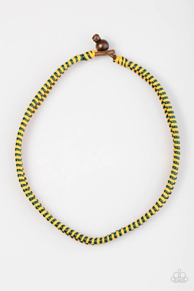 Collar Paparazzi ~ Atravesando montañas - Amarillo