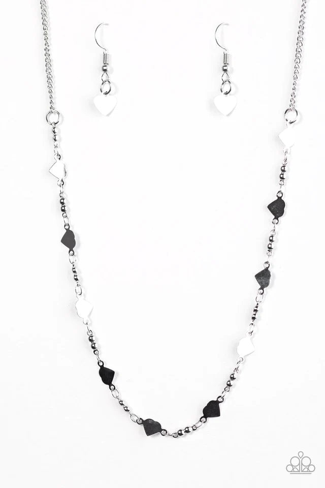 Collar Paparazzi ~ Corazones Feroces - Plata