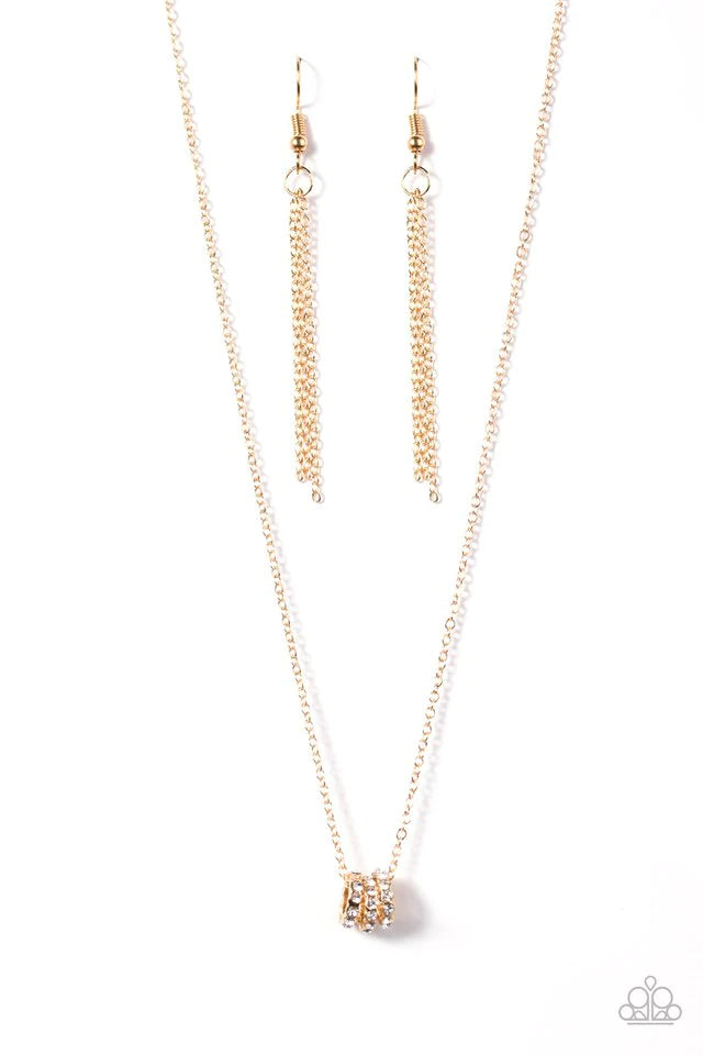 Collar Paparazzi ~ Etiqueta brillante - Oro