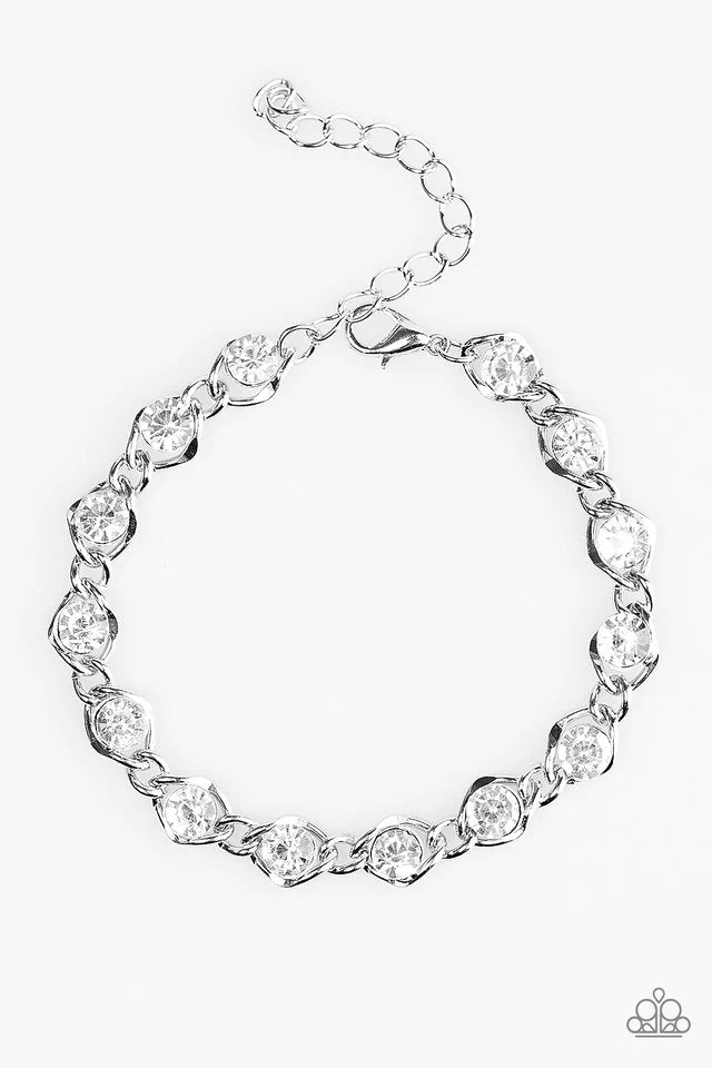 Pulsera Paparazzi ~ Last GLAM Standing - Blanco