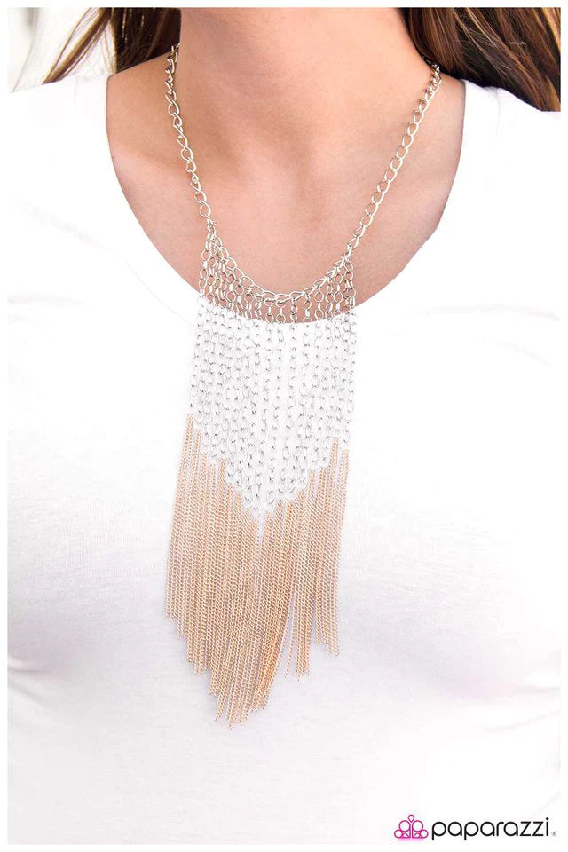 Collar Paparazzi ~ On the Fringe - Plata