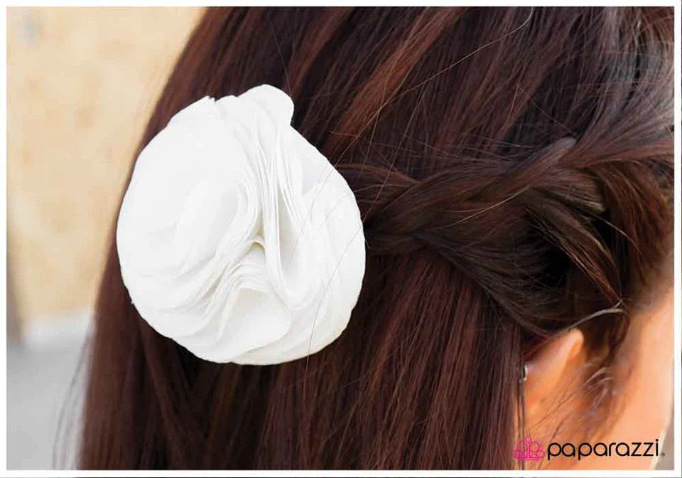 Accesorios para el cabello de Paparazzi ~ Parte del Fold - Blanco