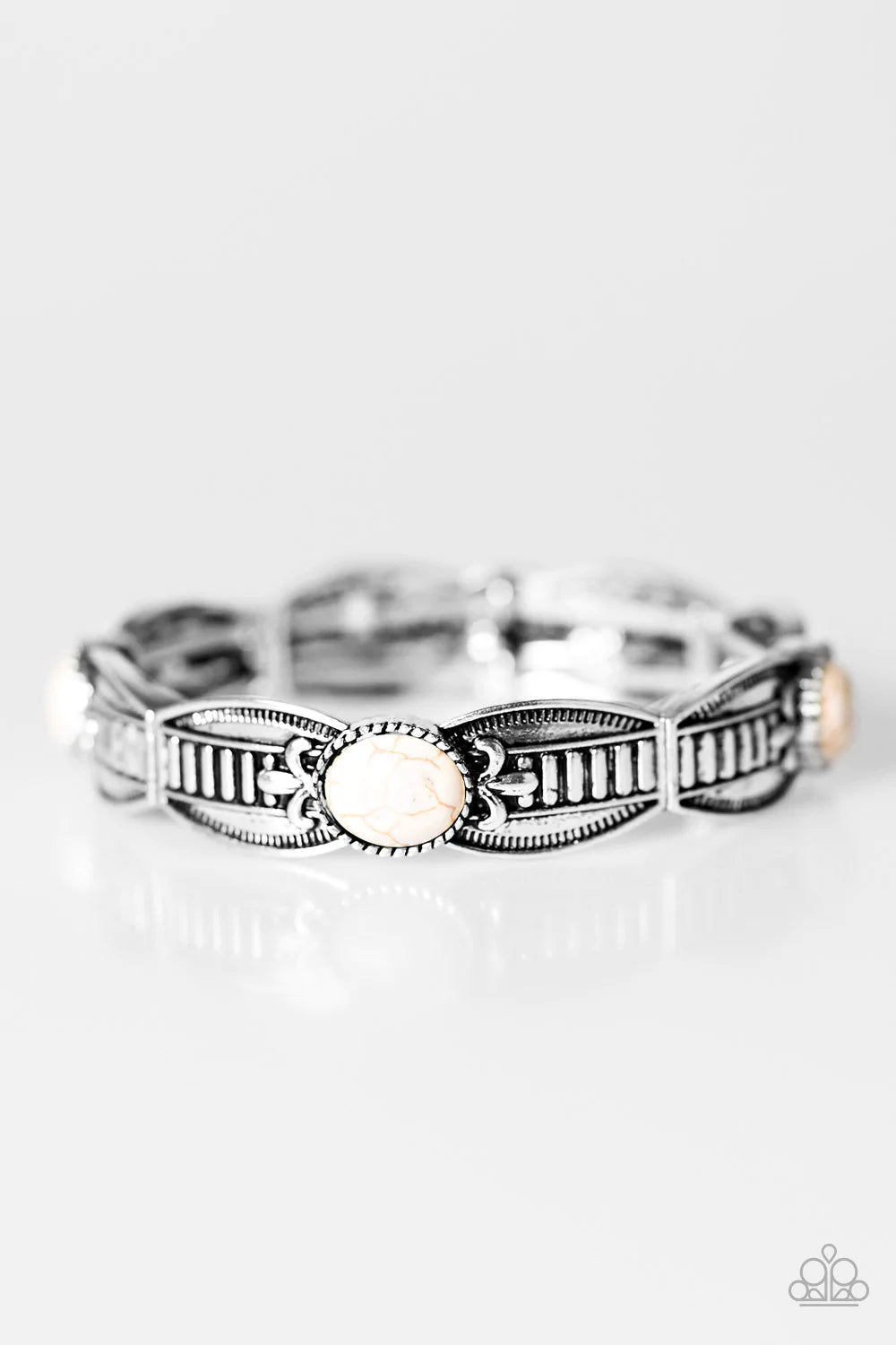 Pulsera Paparazzi ~ Majestad Maya - Blanco