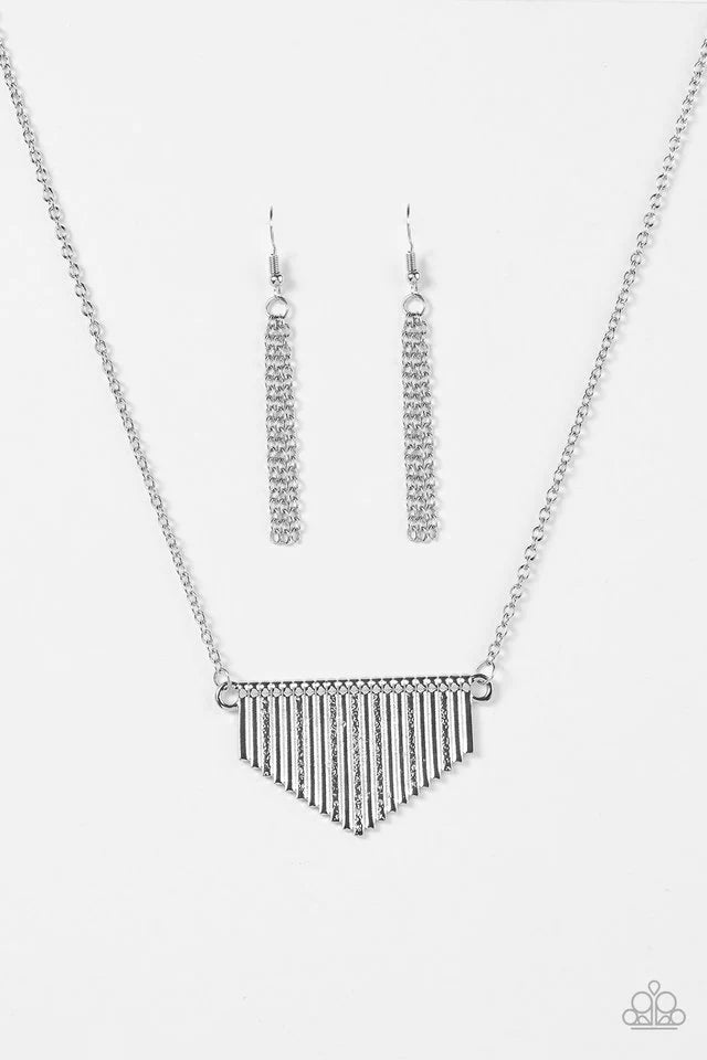 Collar Paparazzi ~ Imperially Industrial - Plata