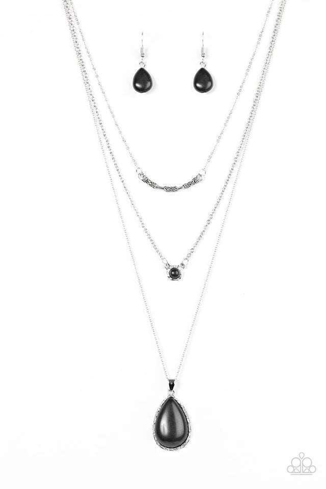 Collar Paparazzi ~ Arroyos de piedra - Negro