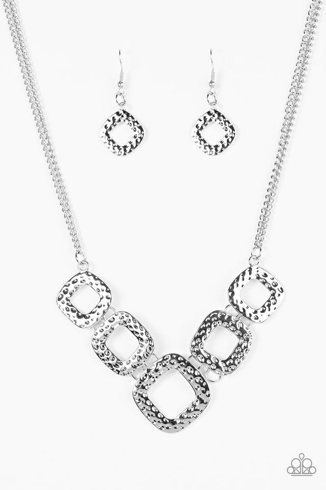 Collar Paparazzi ~ Wild Catch - Plata
