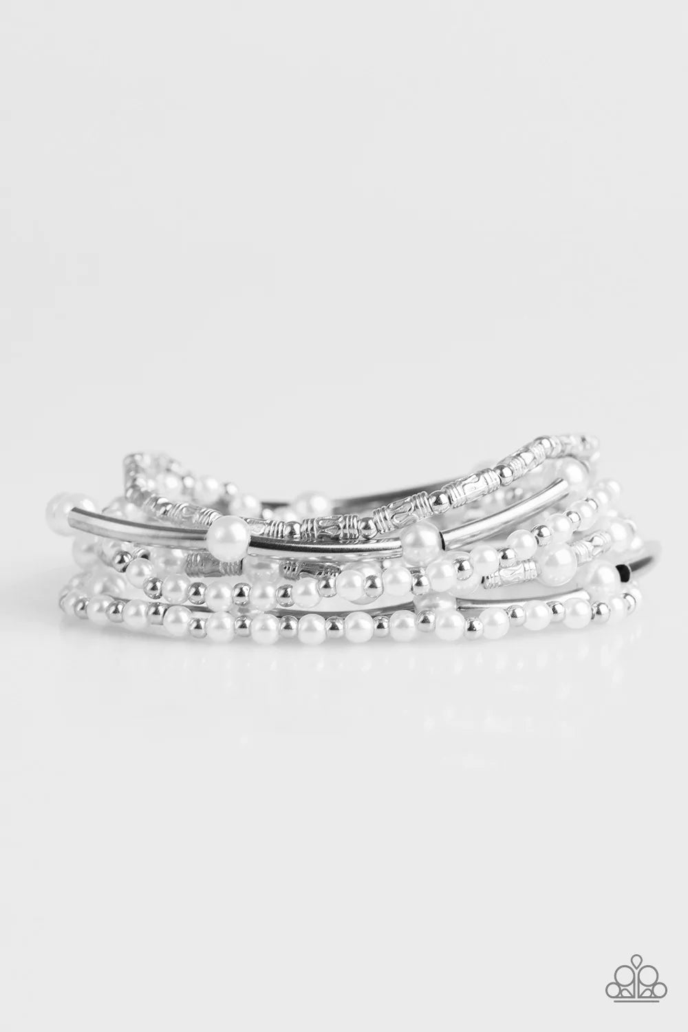 Pulsera Paparazzi ~ Downtown Darling - Blanco