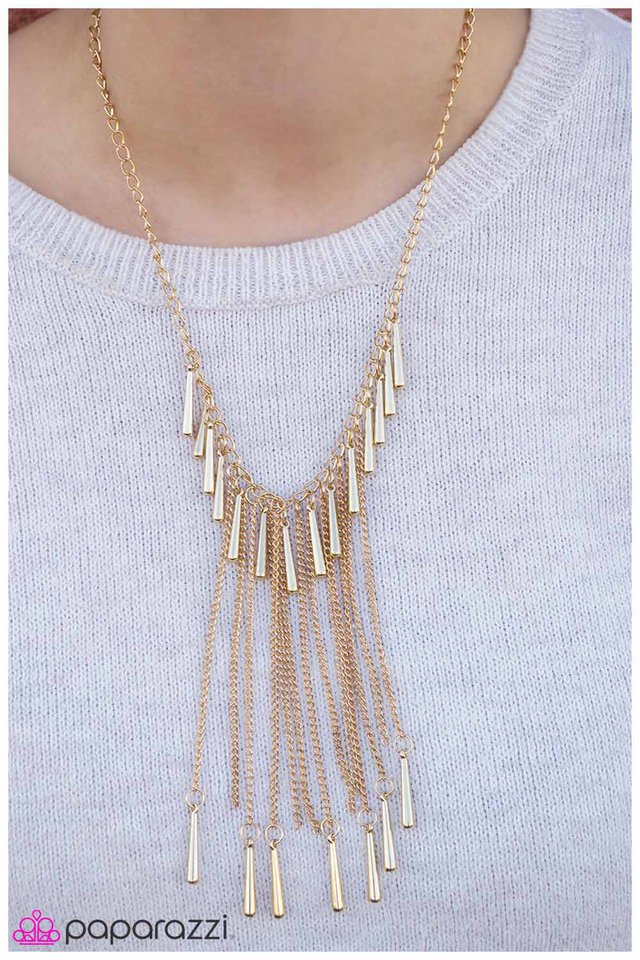 Collar Paparazzi ~ Totalmente tubular - Oro
