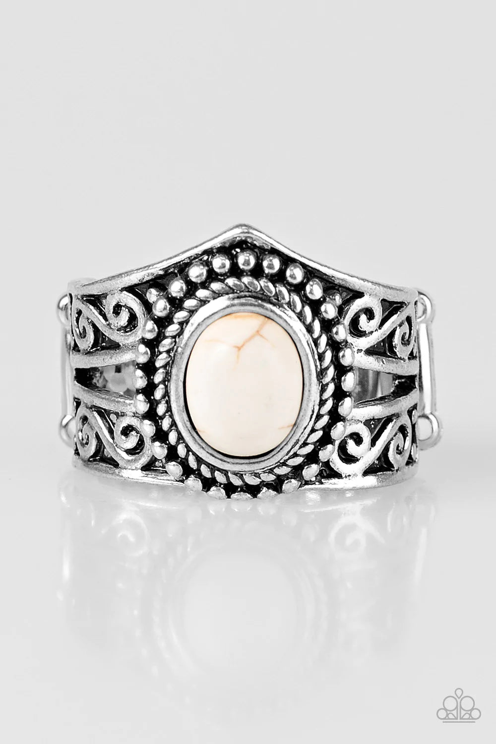 Paparazzi Ring ~ Chief of Chic - White