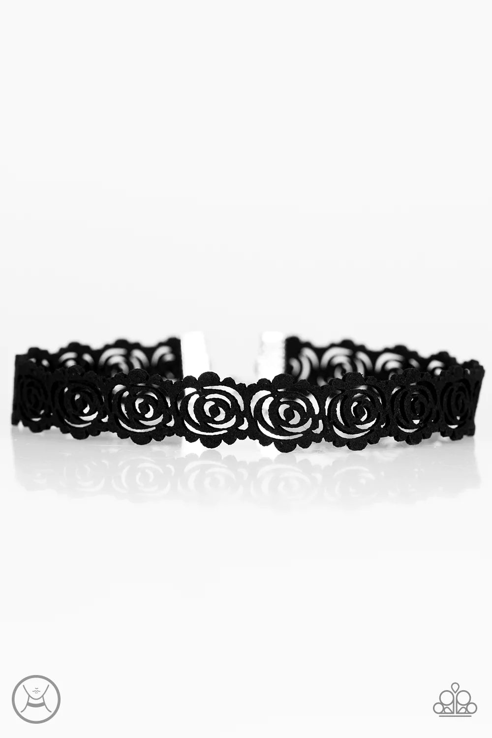 Paparazzi Necklace ~ Feeling FLEURty - Black