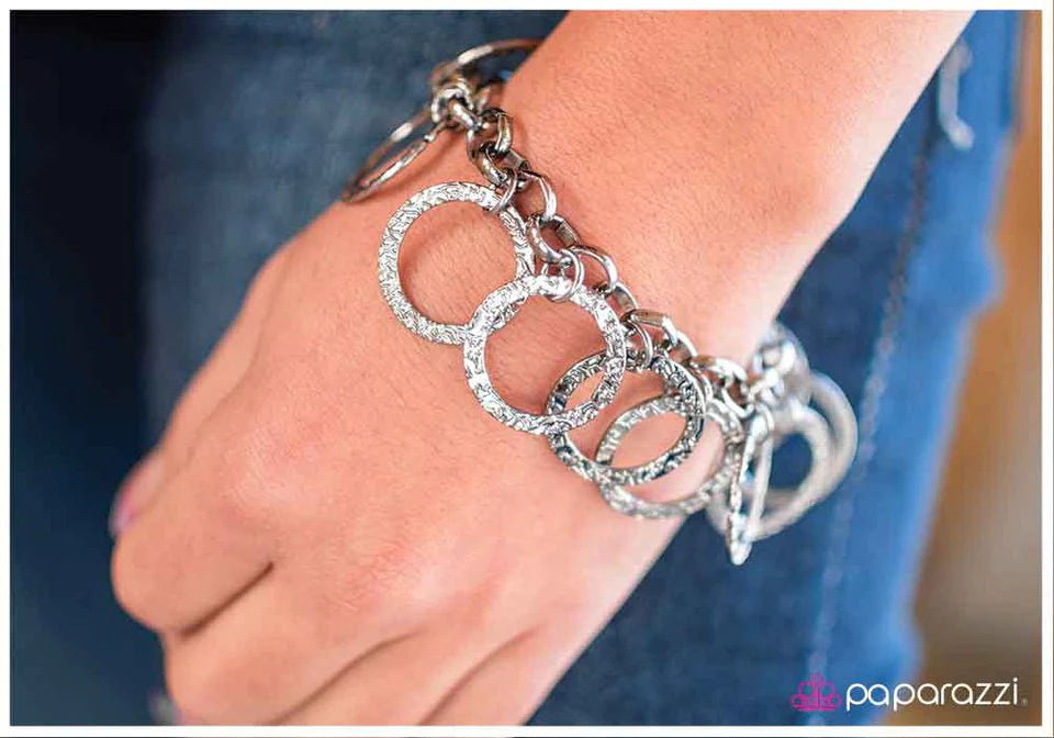 Pulsera Paparazzi ~ Take the Edge Off - Negra