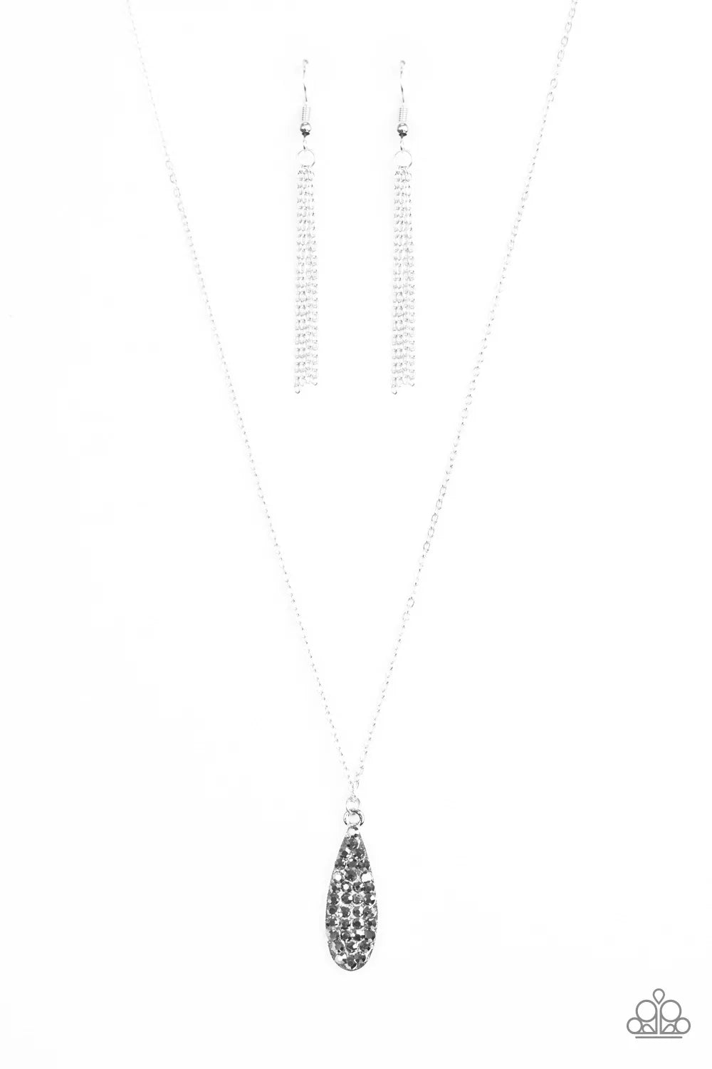 Collar Paparazzi ~ Ella simplemente brilla - Plata