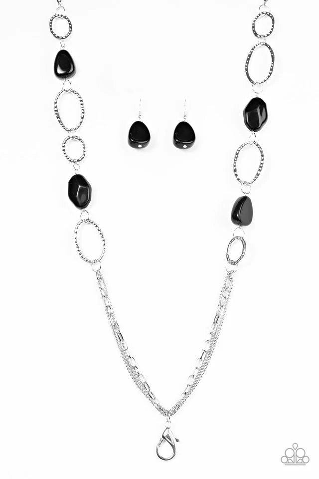 Collar Paparazzi ~ Industry Shine - Negro