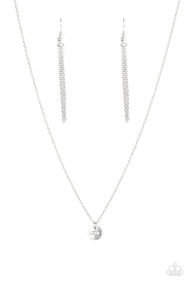 Collar Paparazzi ~ Amor a primera vista BRILLO - Plata