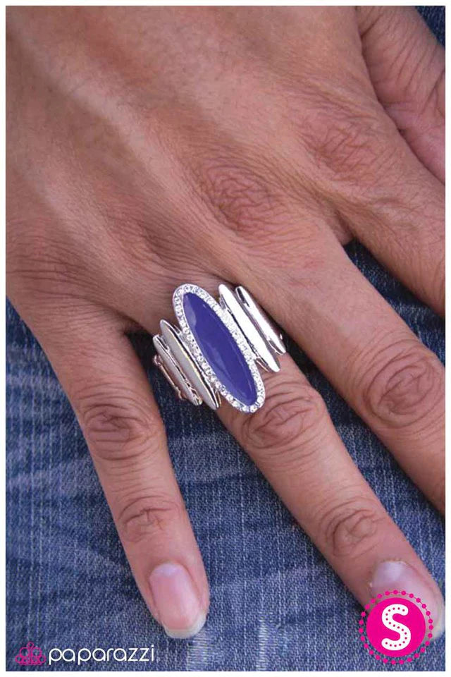 Anillo de paparazzi: cómo salir con un miembro de la realeza, azul