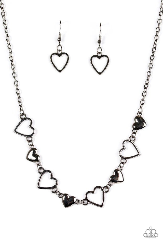 Collar Paparazzi ~ Ajetreo y corazón - Negro