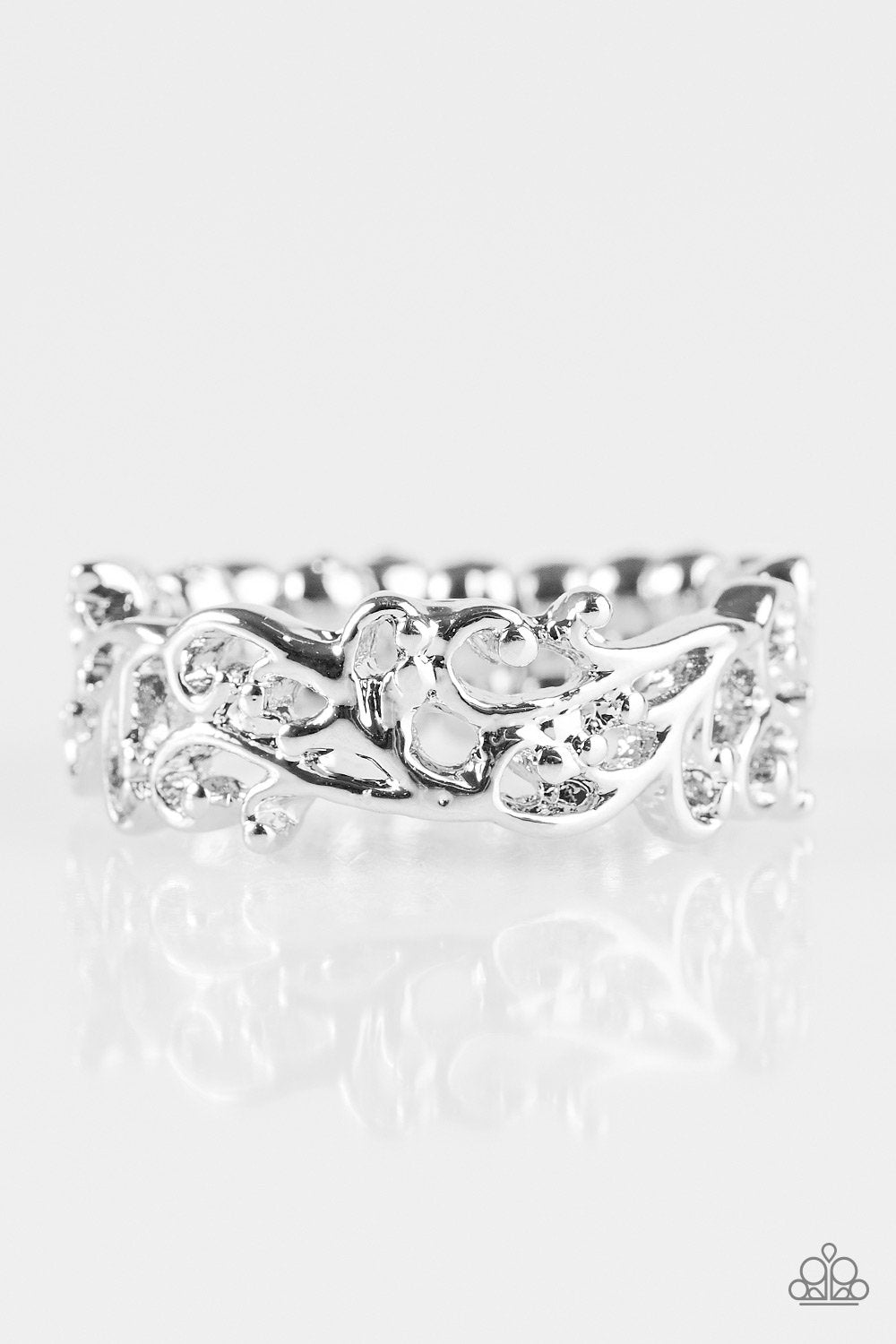 Anillo Paparazzi ~ Walk A VINE Line - Plata