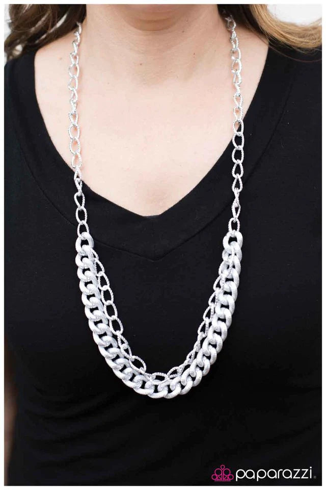 Collar Paparazzi ~ Snowblind - Plata