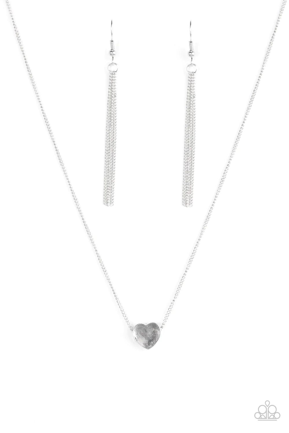 Collar Paparazzi ~ Un corazón sencillo - Plata