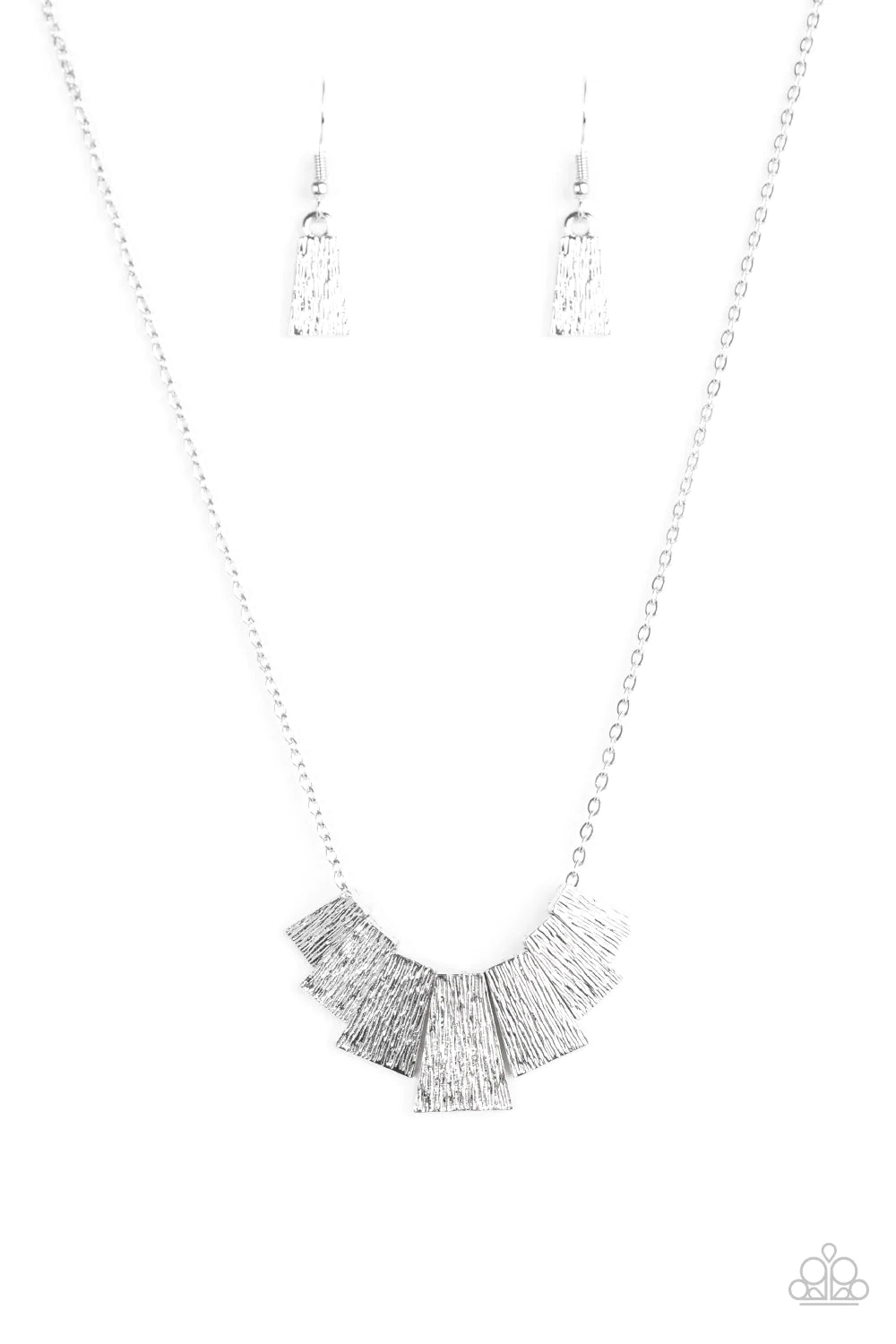 Collar Paparazzi ~ Cry Wolf - Plata