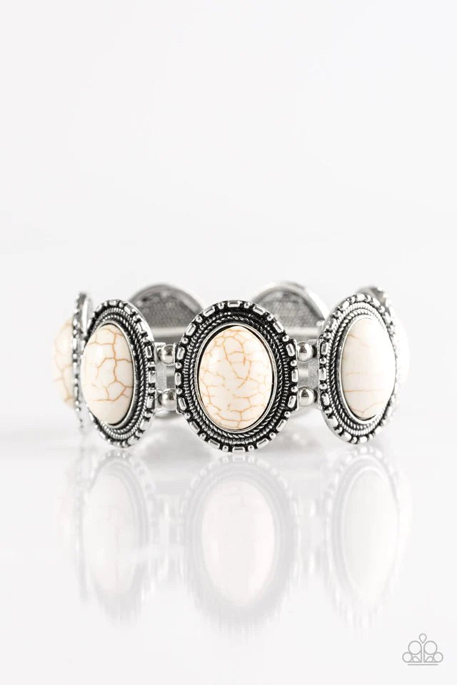 Pulsera Paparazzi ~ RANCH Out - Blanco