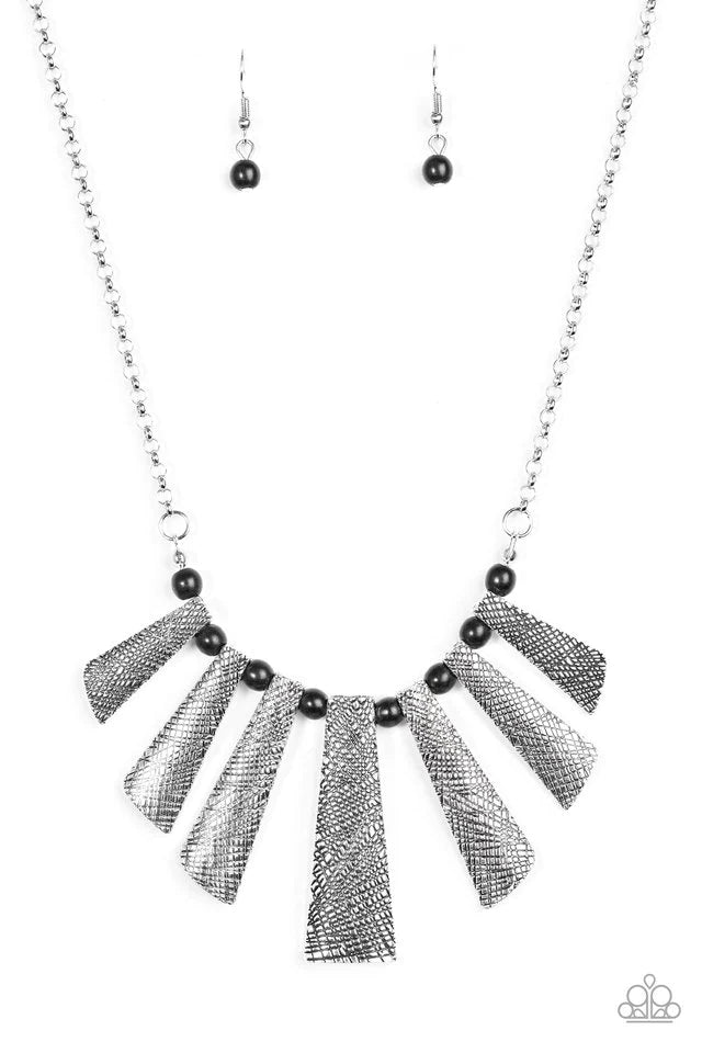 Collar Paparazzi ~ Sassy Stonehenge - Negro