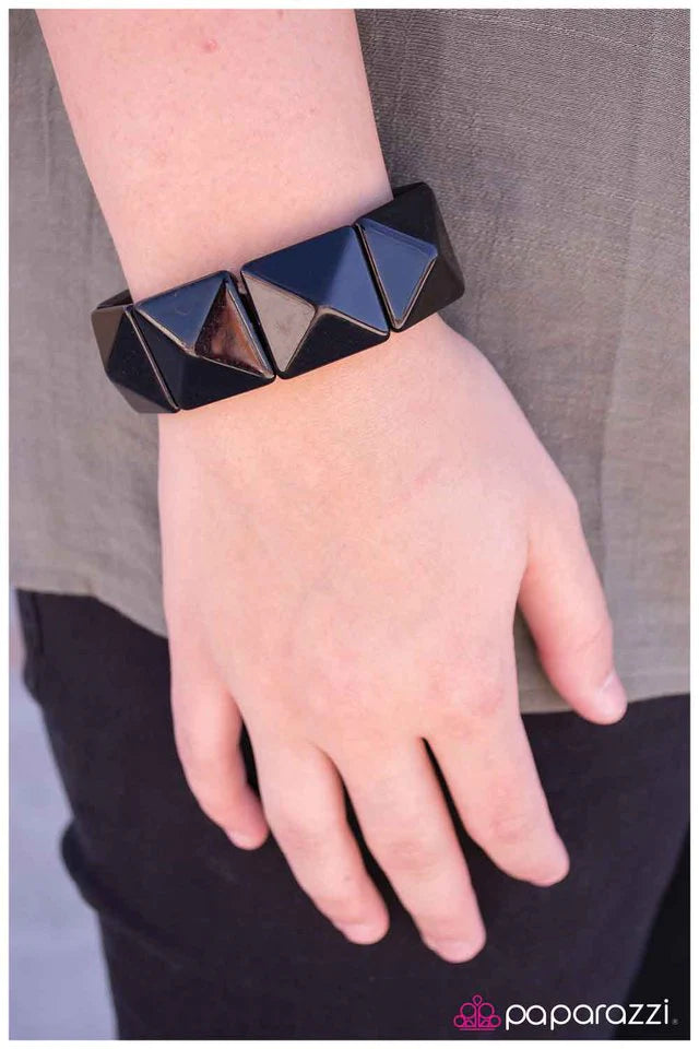 Paparazzi Bracelet ~ Stretching the Truth - Black