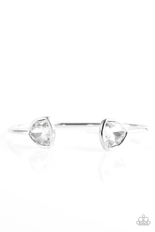 Pulsera Paparazzi ~ Impresionante y llamativa - Blanca