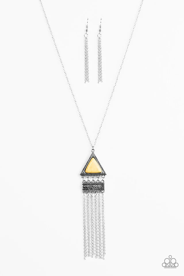 Collar Paparazzi ~ Mesetas pintadas - Amarillo