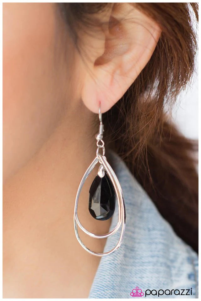 Paparazzi Earring ~ Back In Black - Black