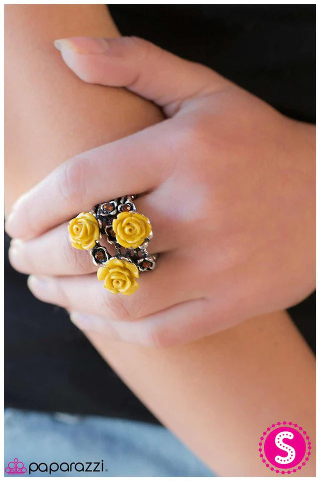 Anillo Paparazzi ~ Levántate y brilla - Amarillo