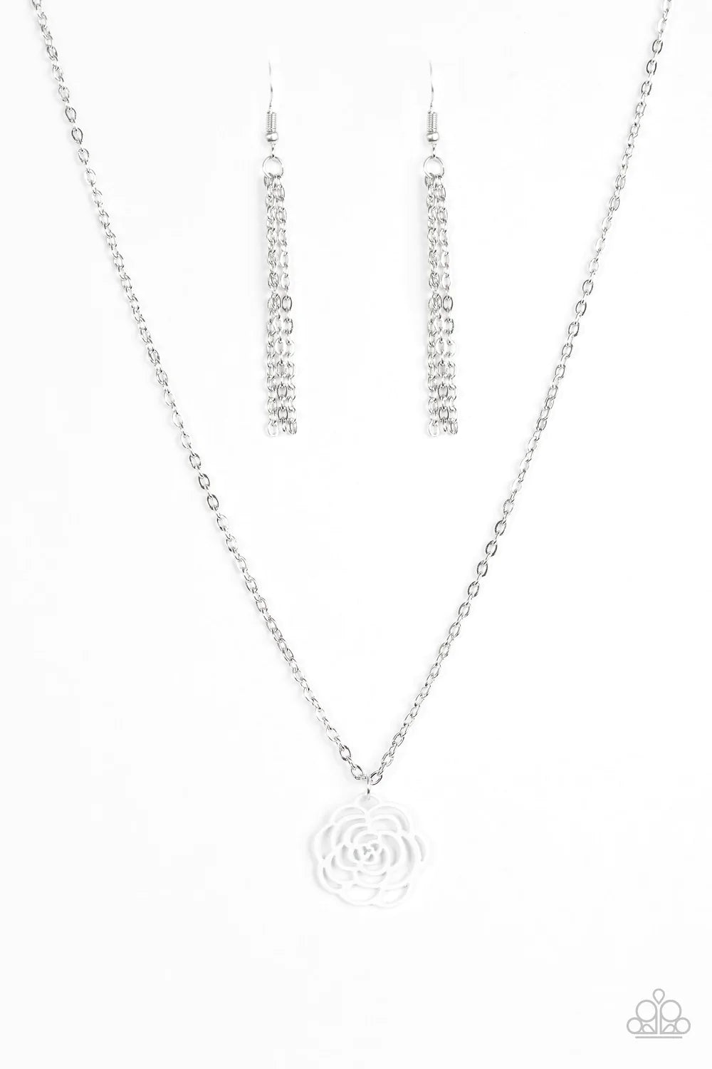 Collar Paparazzi ~ Blossom Bliss - Blanco