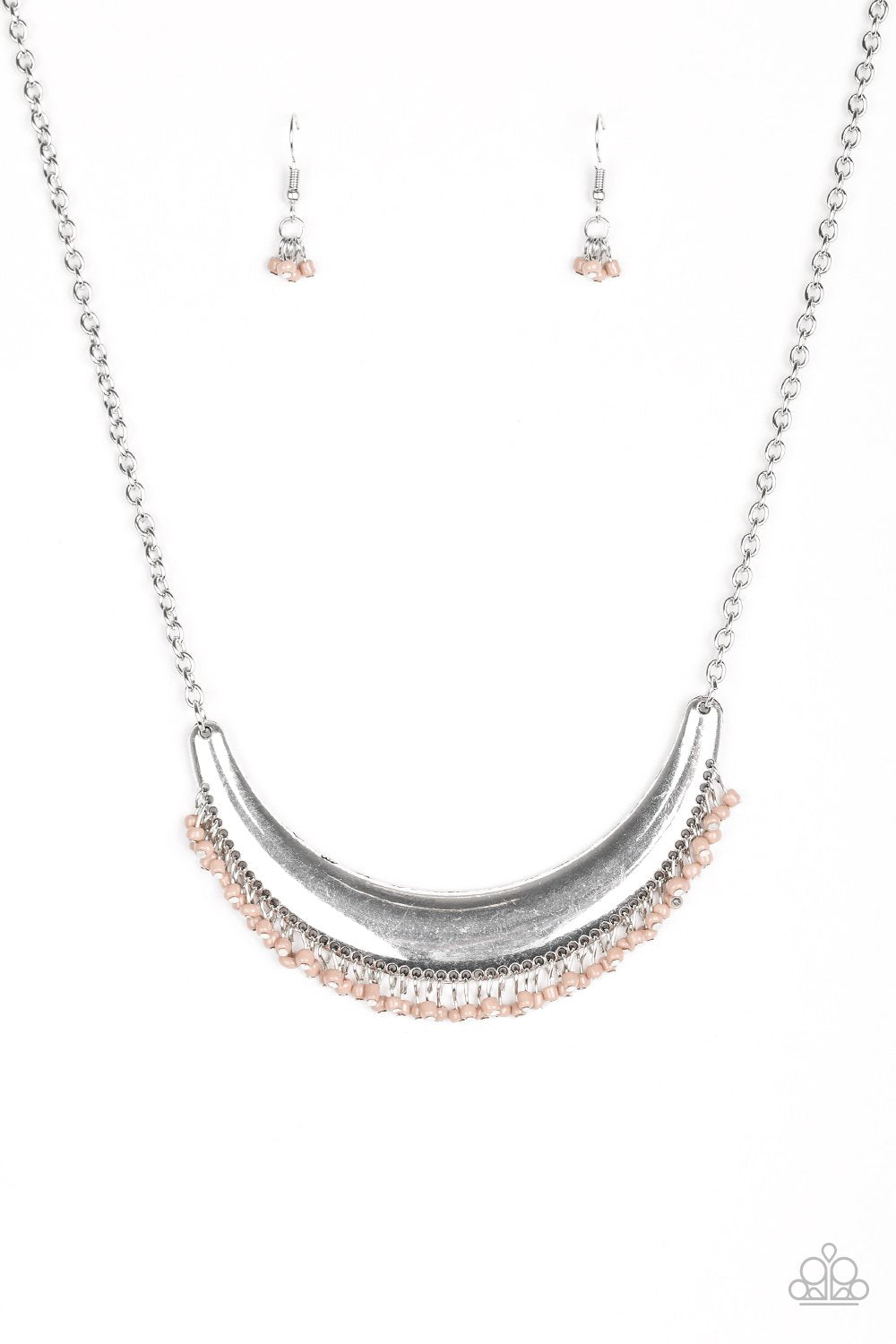 Collar Paparazzi ~ Flecos al descubierto - Marrón