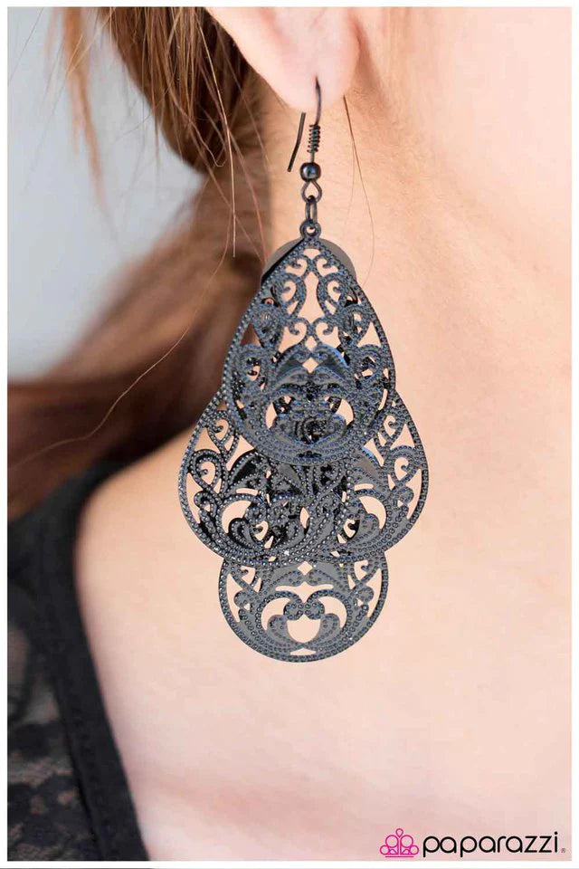 Paparazzi Earring ~ Go For Baroque - Black