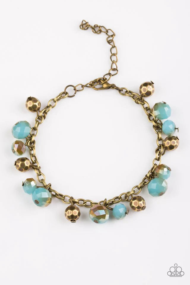 Pulsera Paparazzi ~ Brillantemente burlesca - Latón